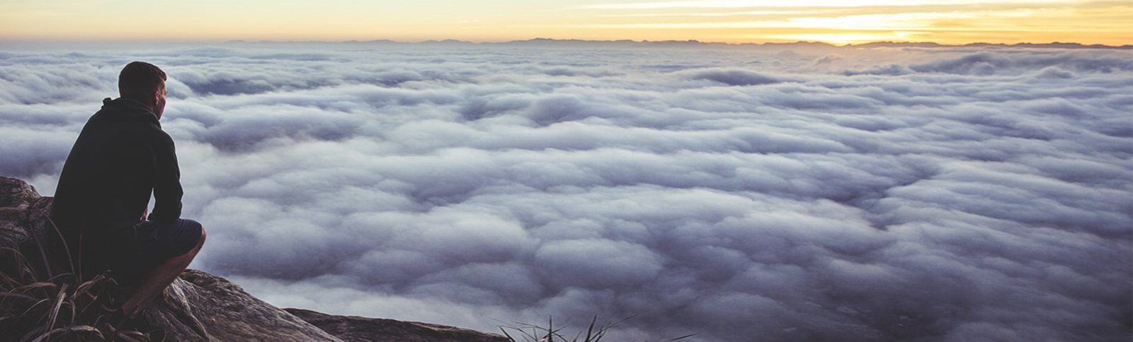 Wolken, Sonnenaufgang, Berg, beobachten, Reise, verweilen, Perspektive, Timeline, arbeit, Coaching, Drehbuch, Autor, Schriftsteller, Buch, zu ende schreiben, beenden, Hilfe, Systeme, Storytelling